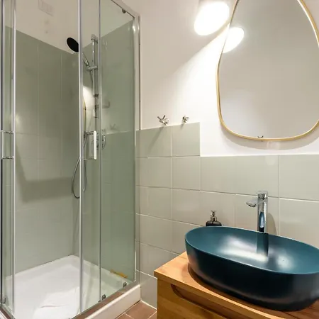 Bazzi, 49 - Bocconi Apartment Mailand